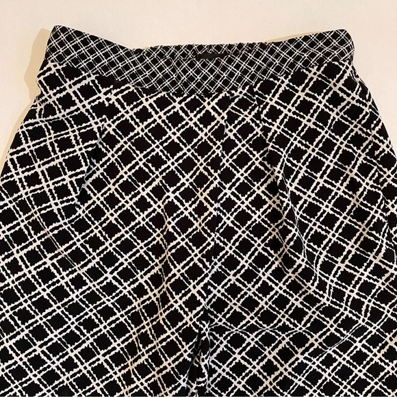 Topshop Black & White Pattern Print Joggers - Picture 5 of 13